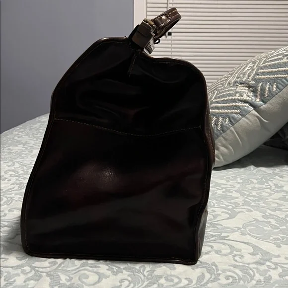 Exquisite Leather Weekend/Overnight bag. - Picture 2 of 10